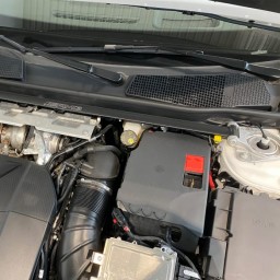 Rozpórka Mercedes-AMG z napisem AMG – pasuje do A-Klasy, CLA, GLB (W177, C118, X247)