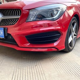 Grill zderzaka + płetwy pasujące do Mercedesa C117 X117 CLA z wyposażeniem zewnętrznym AMG (tylko przed liftingiem)